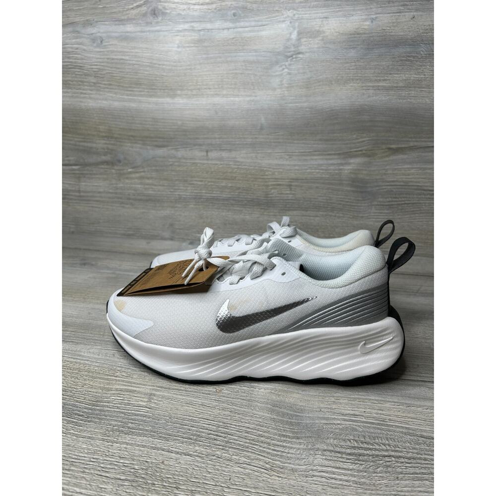 NWOT Nike Legend Essential 4 PRM FV5285-001 White shoes Women's Size 8 - Picture 3 of 6